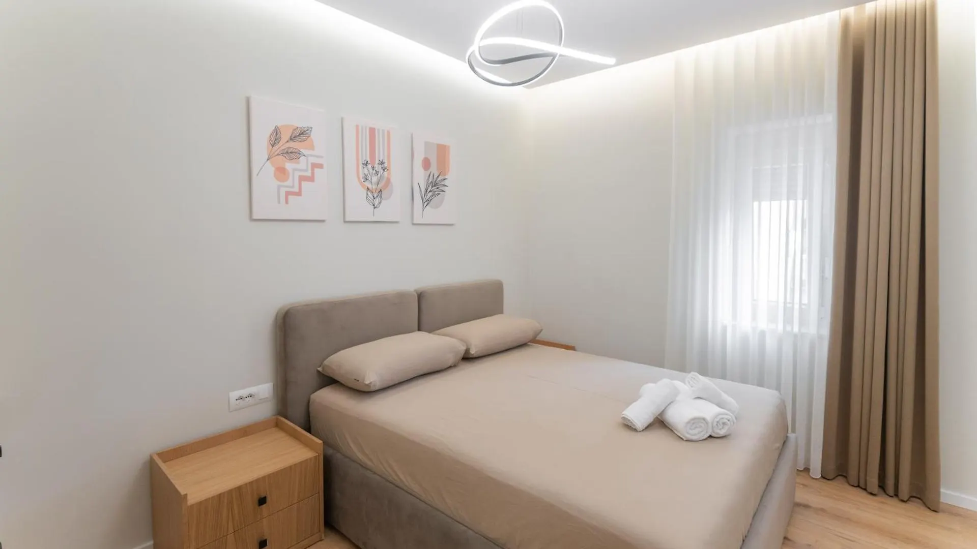 Mia Apartment Tirana 0*,  Albania